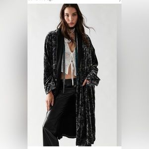 Free People crushed velvet jacket, coat, duster. Brand new never worn. Size M